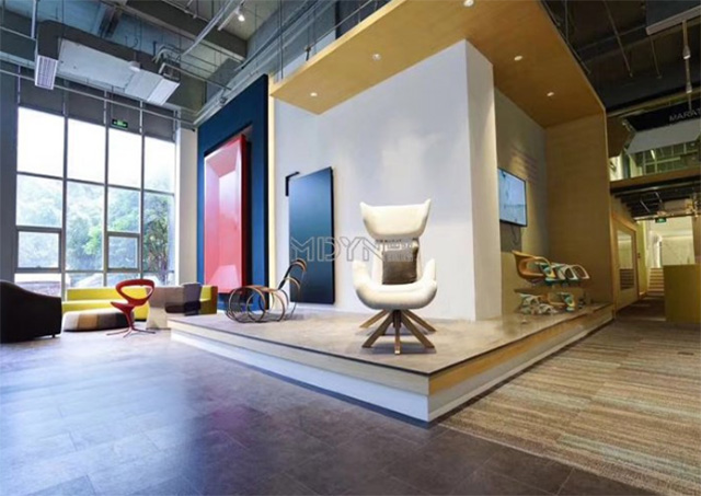 屏風(fēng)隔斷辦公桌特點(diǎn)